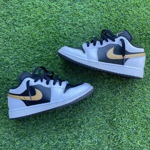 Nike Kids Low-Top Sneakers in Black, White & Gold